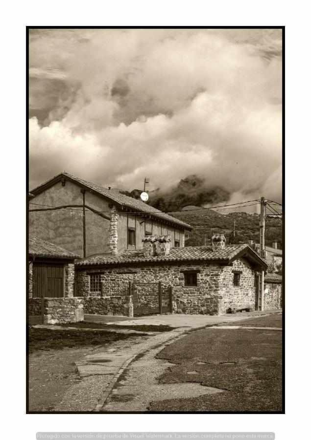Casa Rural La Corva Триольо Экстерьер фото